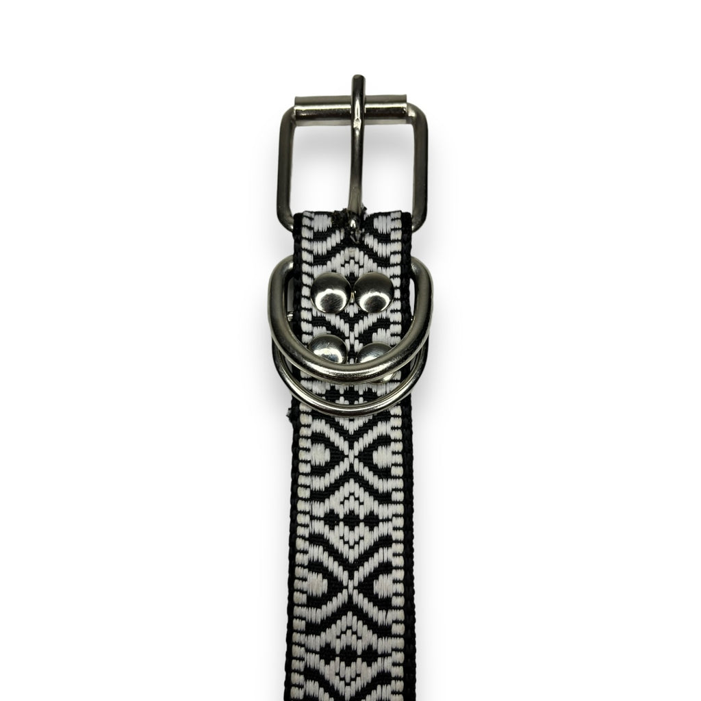 Collar huichol Blanco y Negro