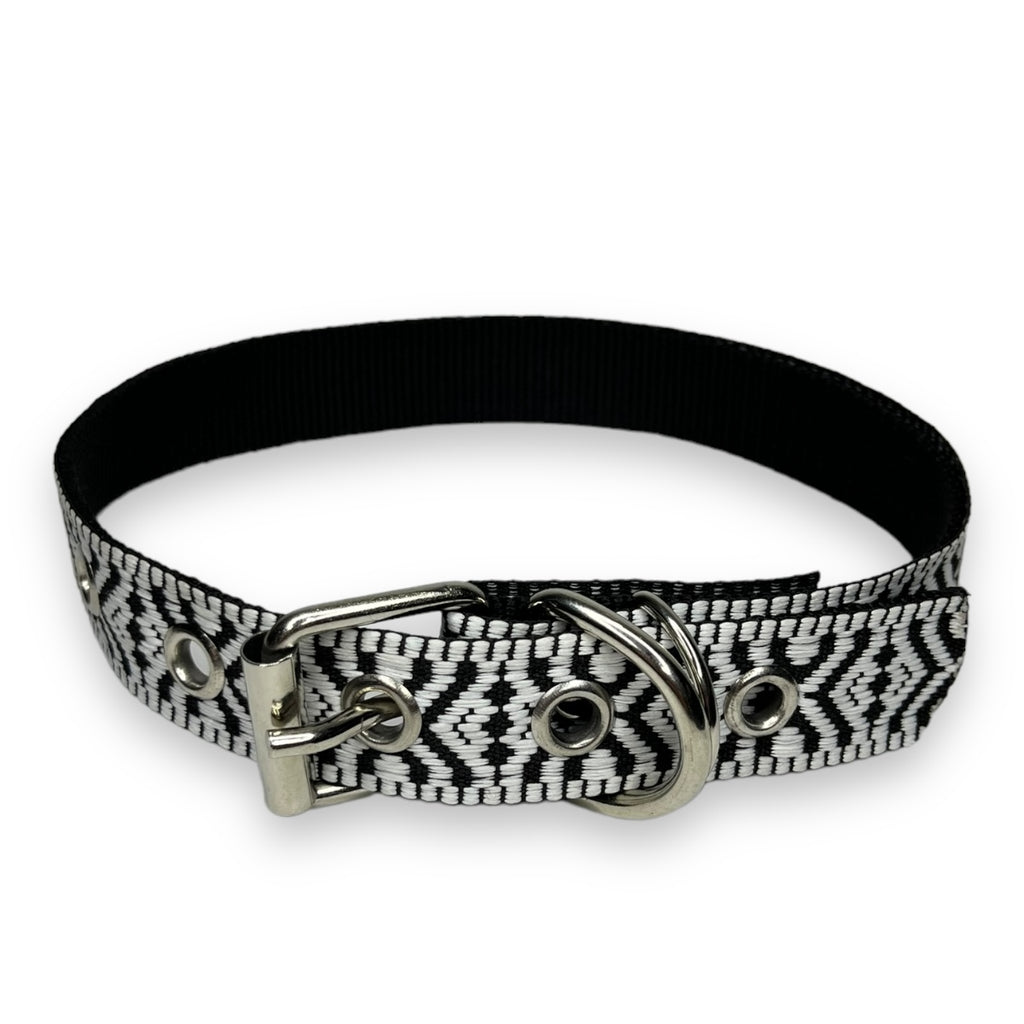 Collar huichol Blanco y Negro